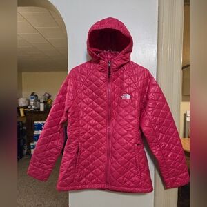 Women's The North Face pink warm hooded winter coat size XL in great condition
